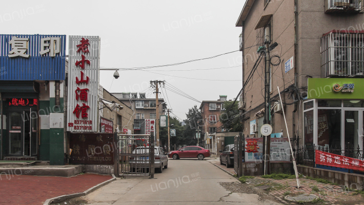 偏坡铁路楼外景图