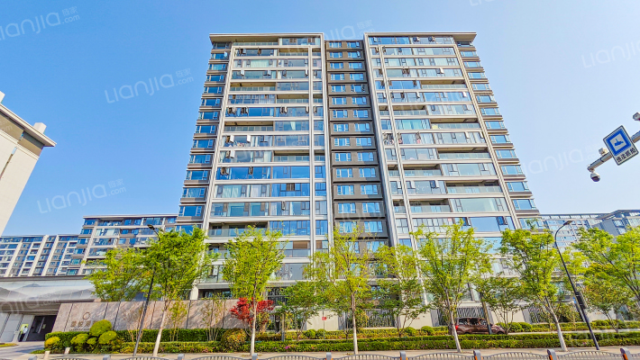 万科璞悦湖畔外景图