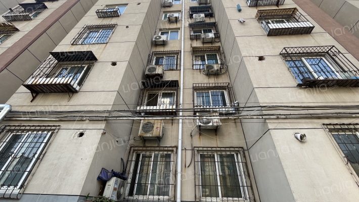 纺织水厂家属院外景图