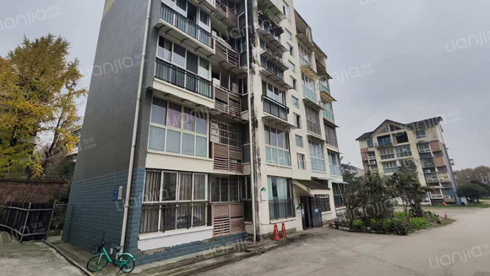 都江堰管理局第三生活区外景图