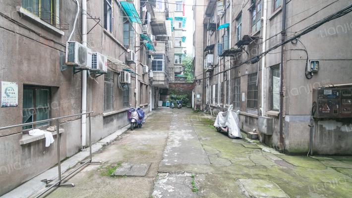 青山五弄外景图