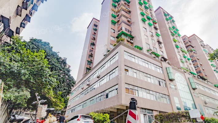 何济公大厦外景图