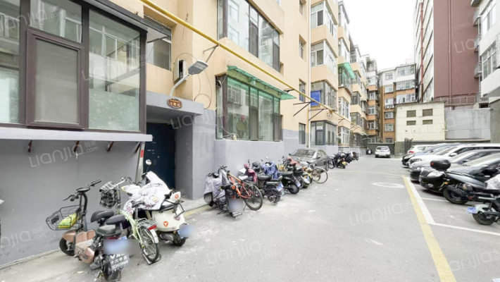 粮油公司宿舍楼6号院外景图