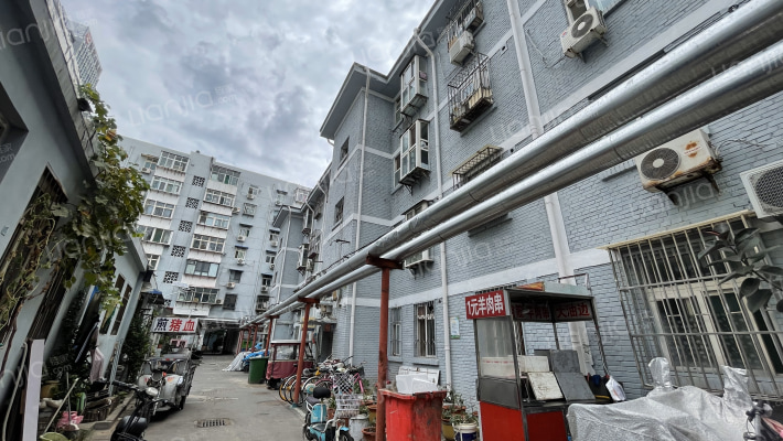 开关厂家属院外景图