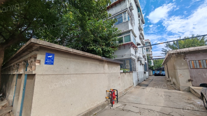 贡院墙根街外景图