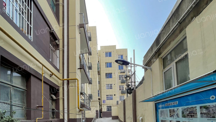 温泉小区外景图