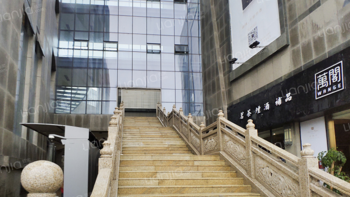 英之皇中心城外景图