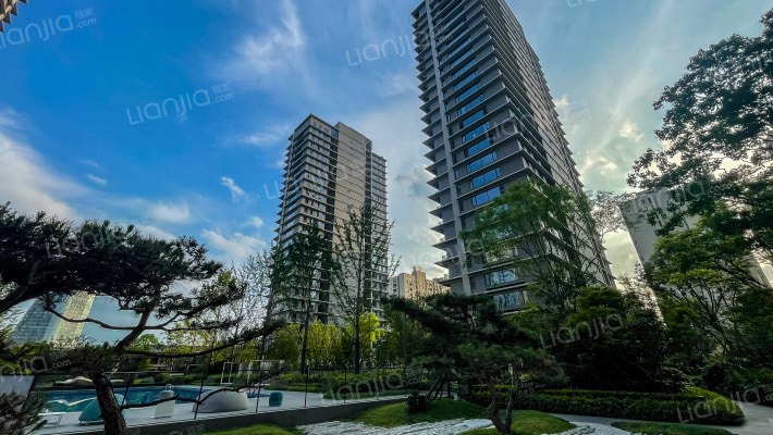 湖上春风里外景图