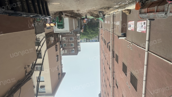 服装城市建一宿舍外景图