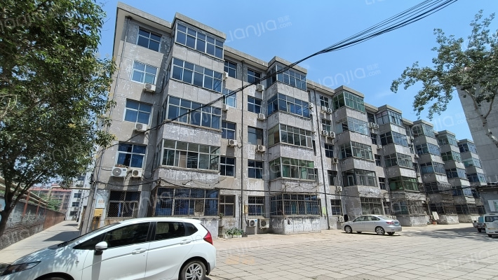 化肥厂家属院外景图