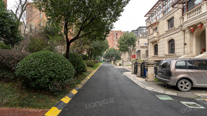 保利湖畔林语外景图