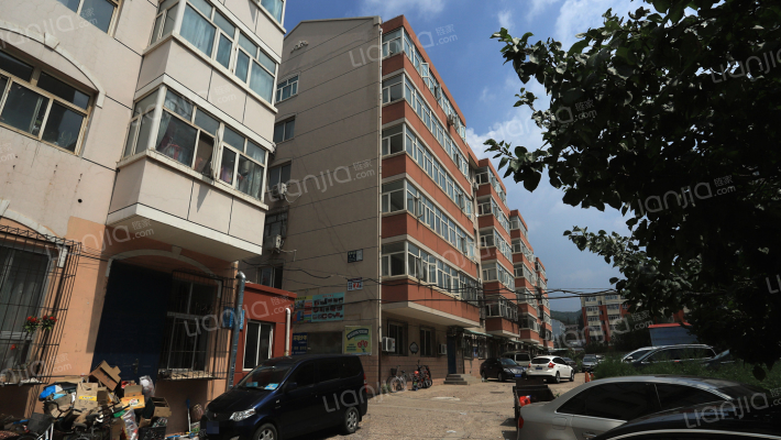 建雄花园小区外景图