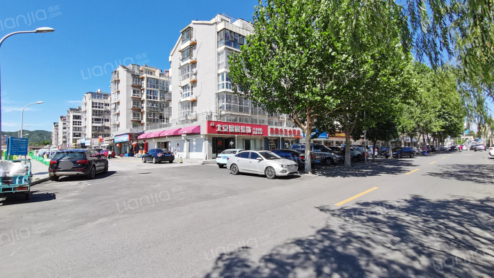 恋日水岸外景图