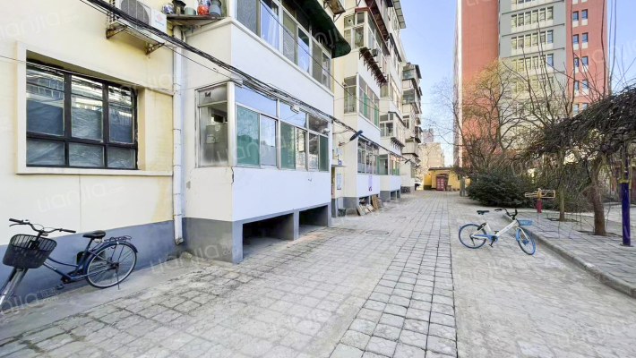 公交小区外景图