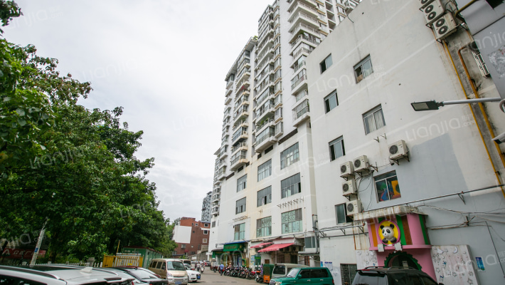 国展购物公园住宅楼小区外景图