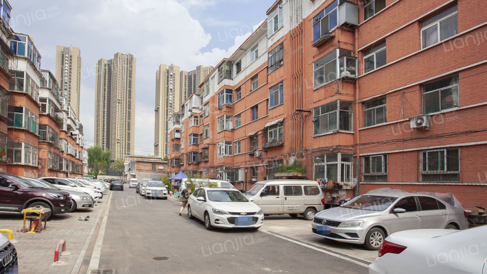 服装公司宿舍外景图