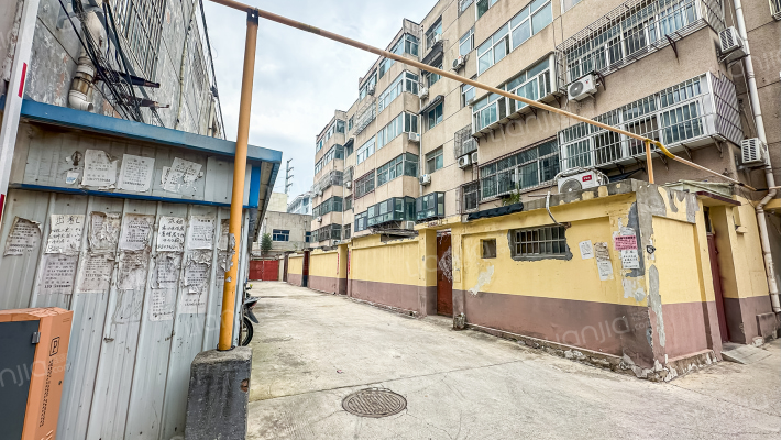 龙泉街2159号外景图