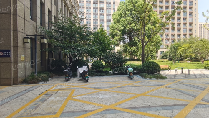 青六商务大厦外景图