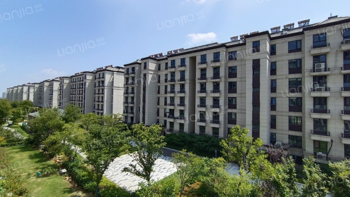 绿地湖语墅四期外景图