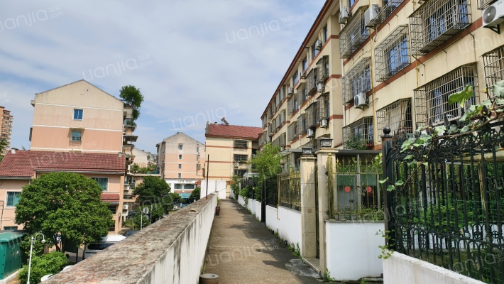 阳光公寓外景图