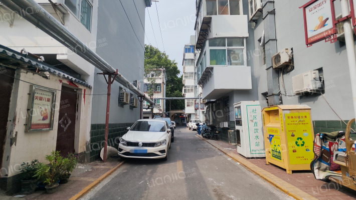 展览路25号公交院外景图