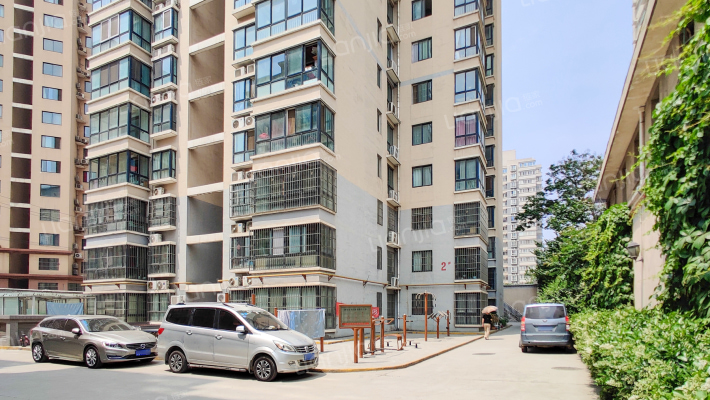 车灯厂家属院外景图