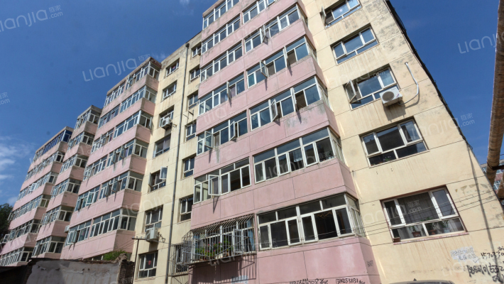 市警校住宅楼外景图