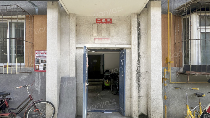 酒厂宿舍外景图