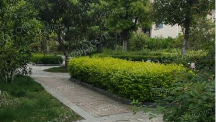 英郡雷丁小城外景图