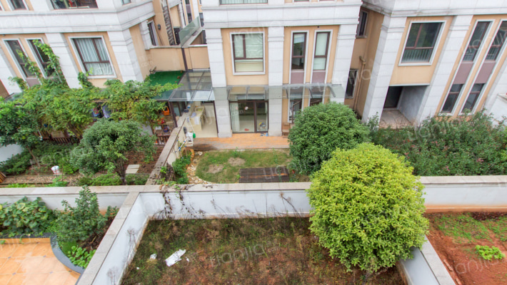 缤虹星城联排区外景图