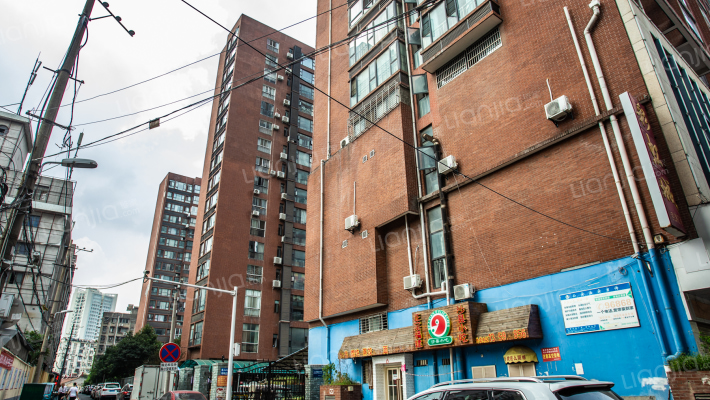 东翔彩虹城外景图