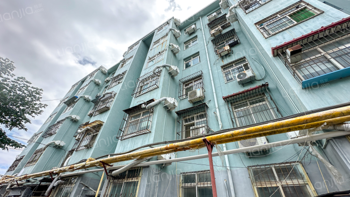 九塑家属院外景图