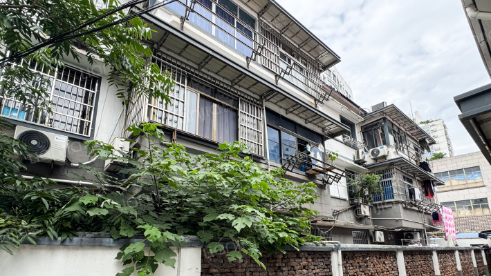 望春桥河沿外景图