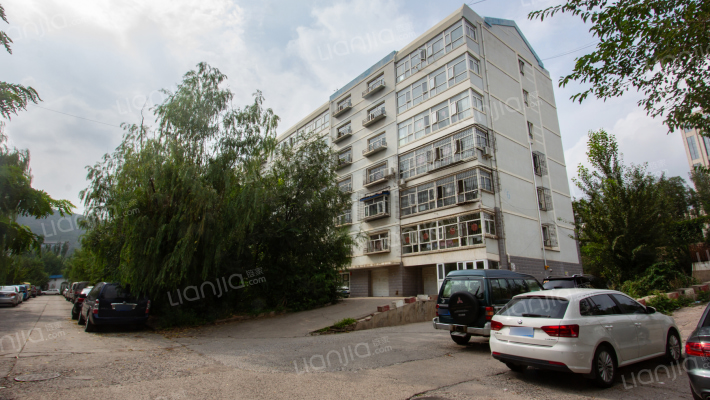 赐儿山庄园外景图