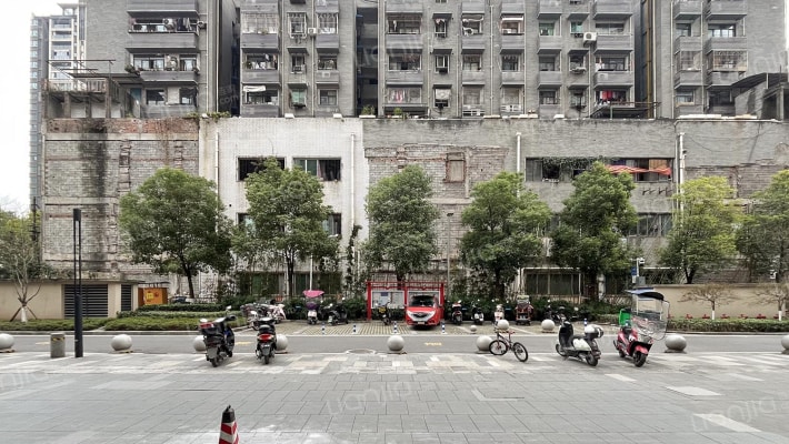 钢花路548号外景图