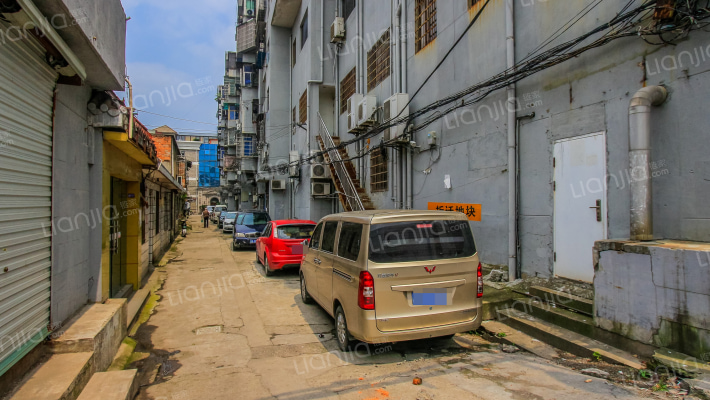 轻纺城商住楼外景图