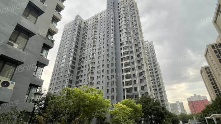 北城山水外景图