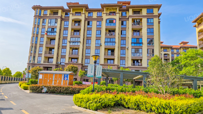 湖畔首府外景图