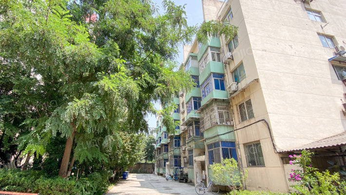 火炬路管委会家属院外景图