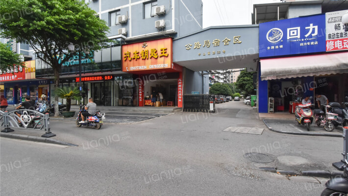 公路局宿舍区外景图