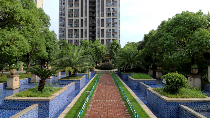 绿地香颂南区外景图