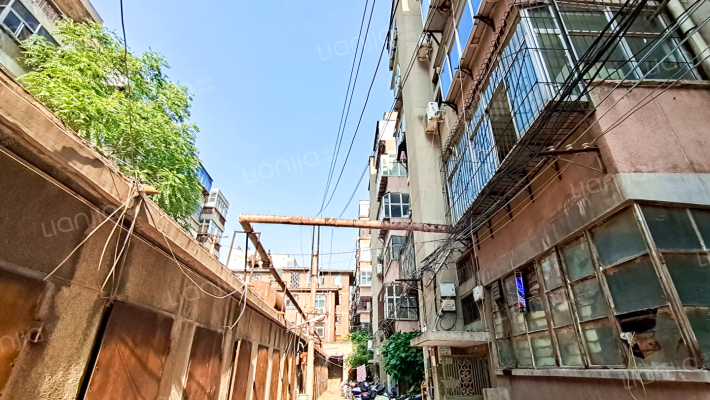 法院西街外景图