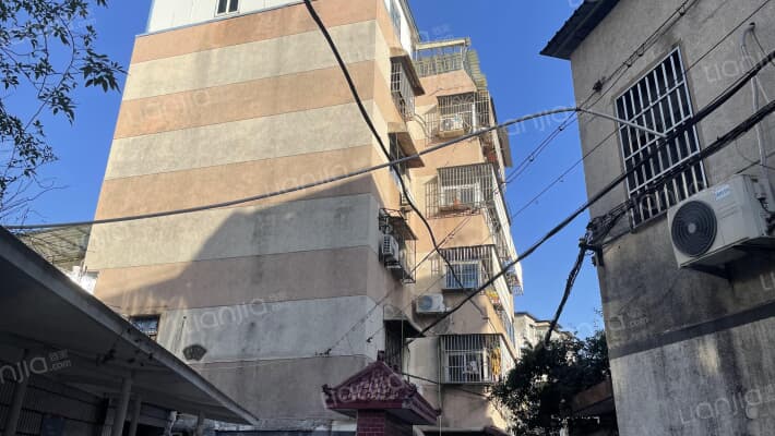 二里井西队外景图