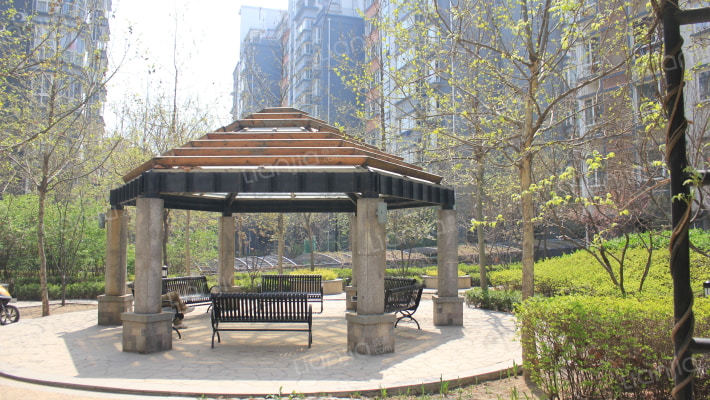 天江格调花园外景图