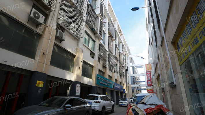 华兴国际汽配城外景图