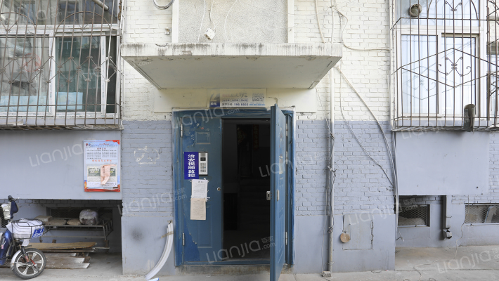 五中宿舍南院外景图