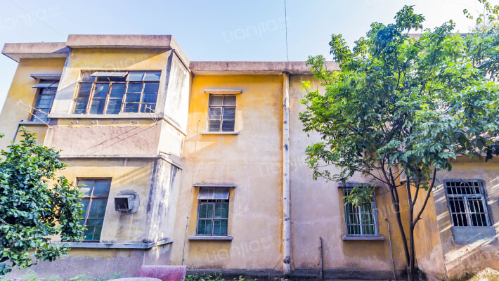 倚山翠庭外景图