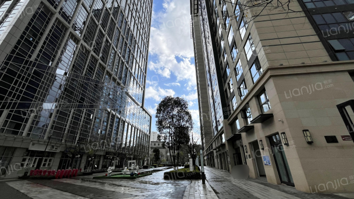 俊发逸天峰外景图