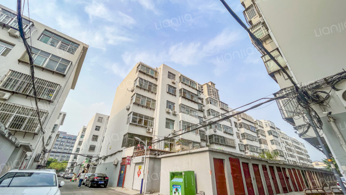 三里南村外景图