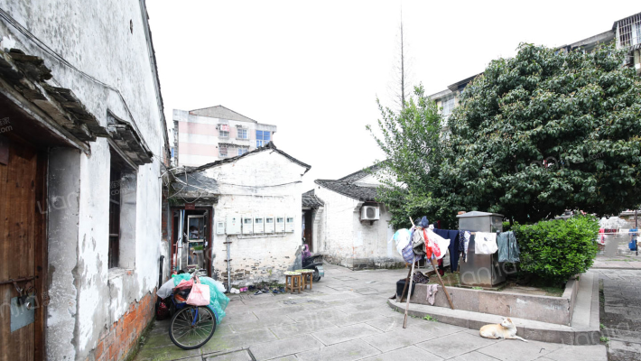 王家台门外景图